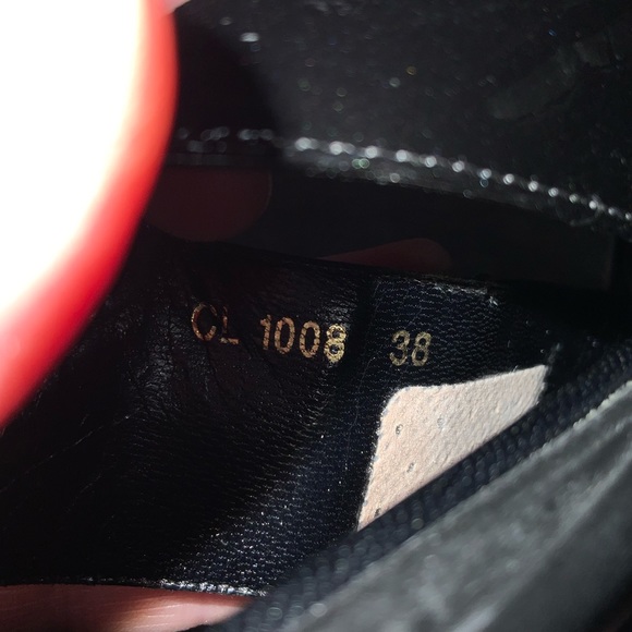 AUTHENTIC Louis Vuitton Black Patent Leather sandals with Gold Buckle Size 38 - Picture 8 of 9